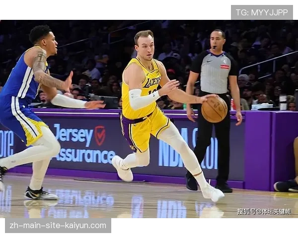 湖人肯纳德三分5中5 射手转型控卫提升进攻多样性